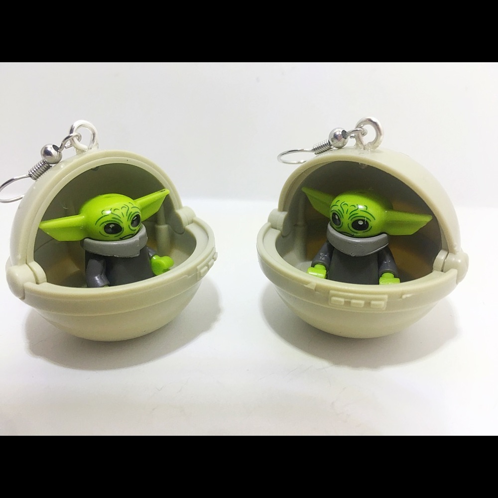 Star Wars Mandalorian Baby Grogu mini figure earrings, jewelry - Picture 3 of 3